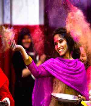 होली की फुहारें