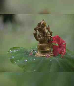 रिकामं मखर.आणि भरून आलेलं मन!